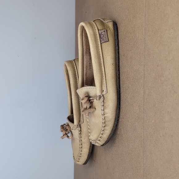 Laurentian Chief | Moose Hide Slippers, Natural Crepe Rubber Sole, Size 7 - Picture 3 of 14